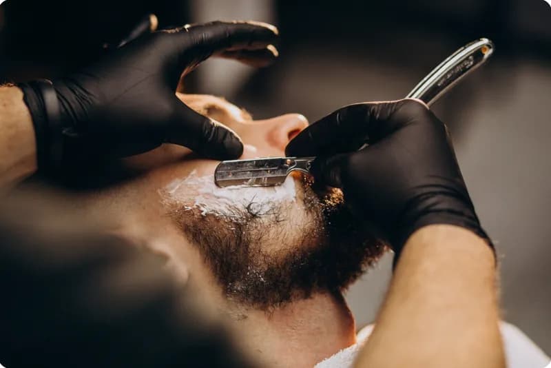 Rasatura barba professionale da Cosimo Pisani Barber 99